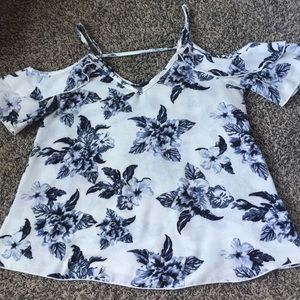 [ Love Crazy ] White off-the-shoulder blouse